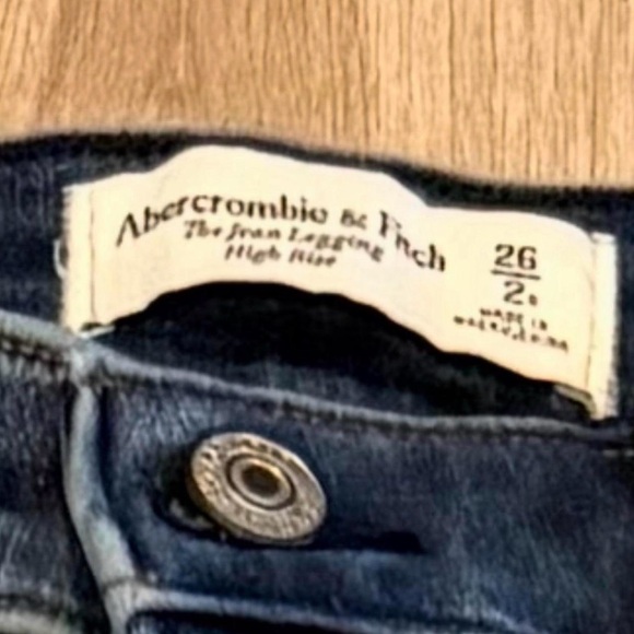 Abercrombie & Fitch Women's Skinny Jeans in Deep Blue - Picture 2 of 3